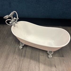 White Bathtub for Dolls